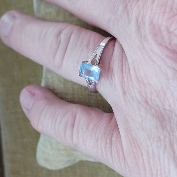 Silver Four Prong Synthetic Crystal Stonw Ring - Picture 10 of 10